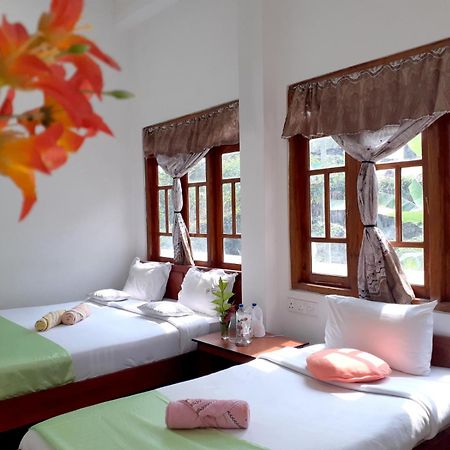 Subash Hotel 날라탄니야 외부 사진