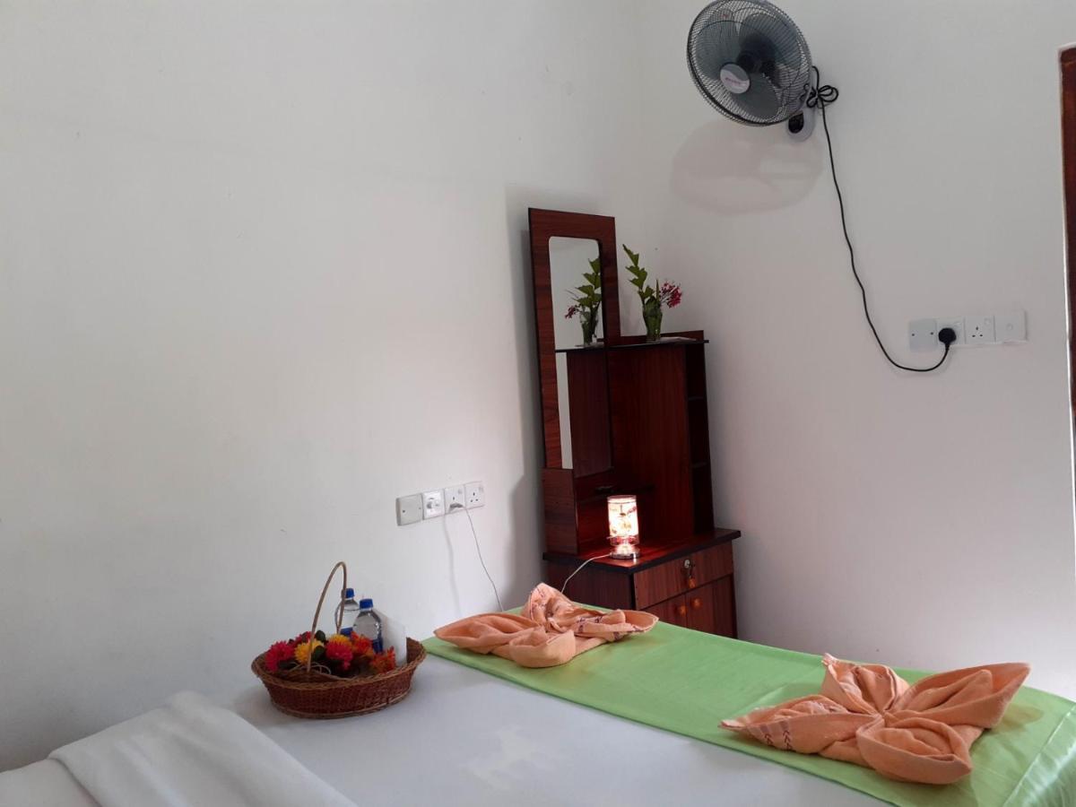 Subash Hotel 날라탄니야 외부 사진