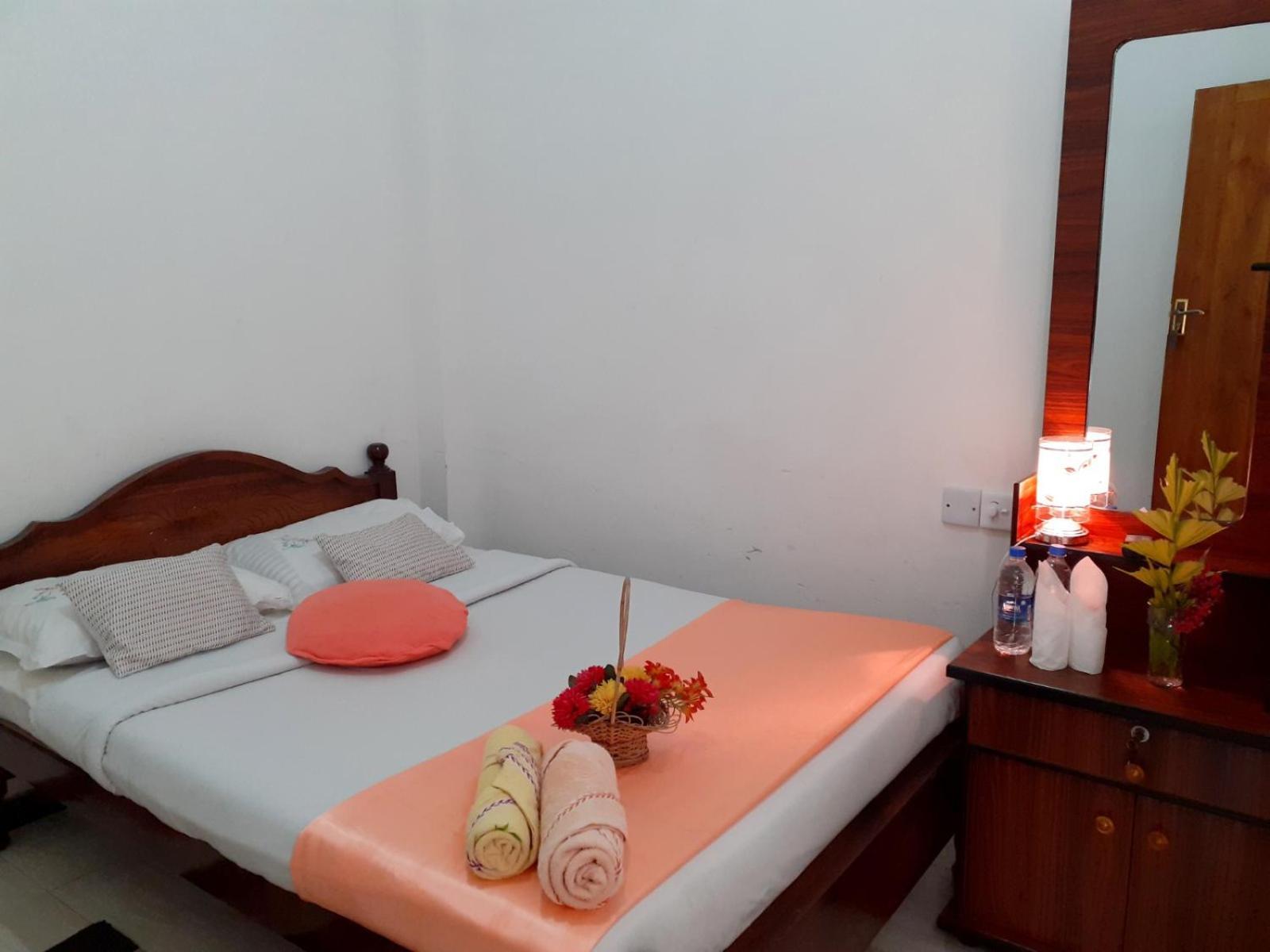 Subash Hotel 날라탄니야 외부 사진