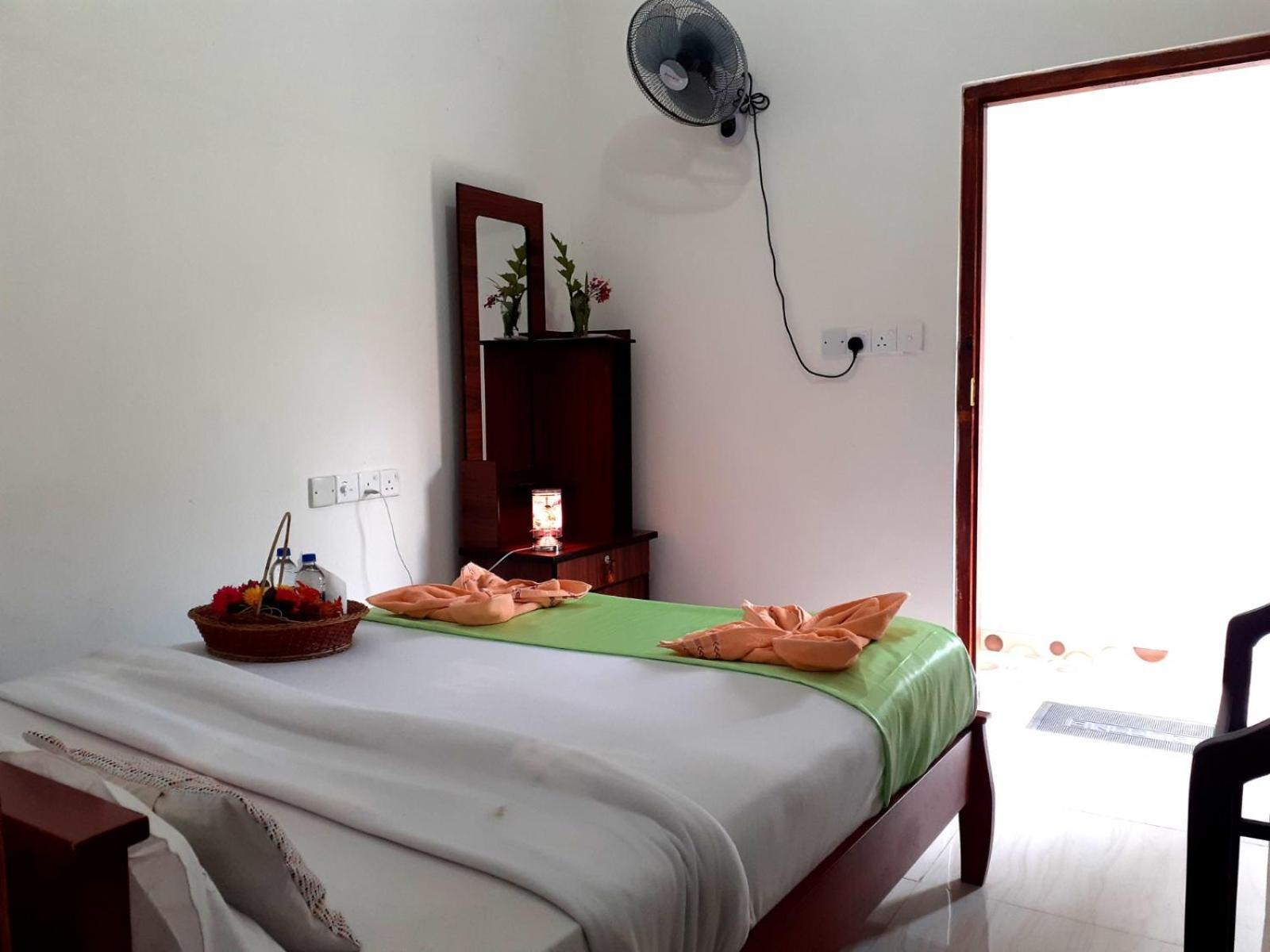 Subash Hotel 날라탄니야 외부 사진