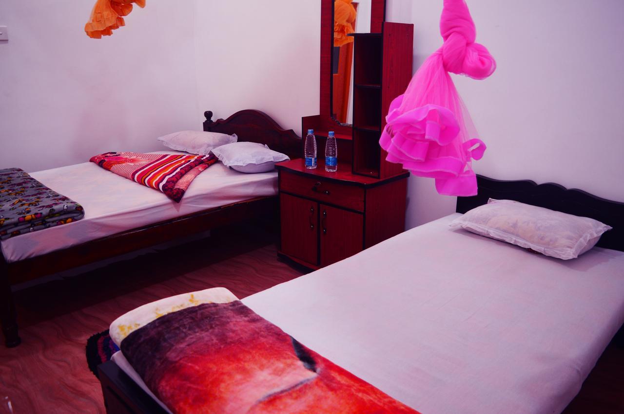 Subash Hotel 날라탄니야 외부 사진
