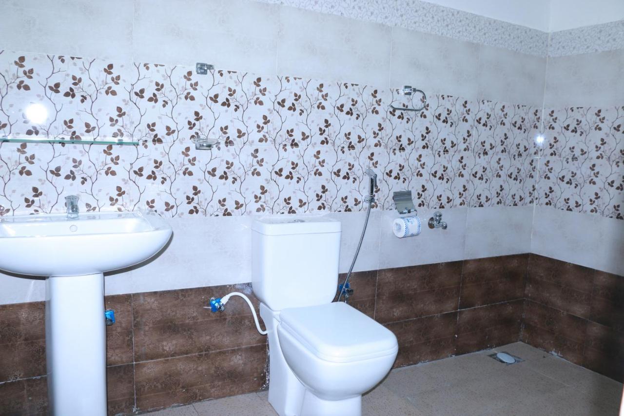 Subash Hotel 날라탄니야 외부 사진