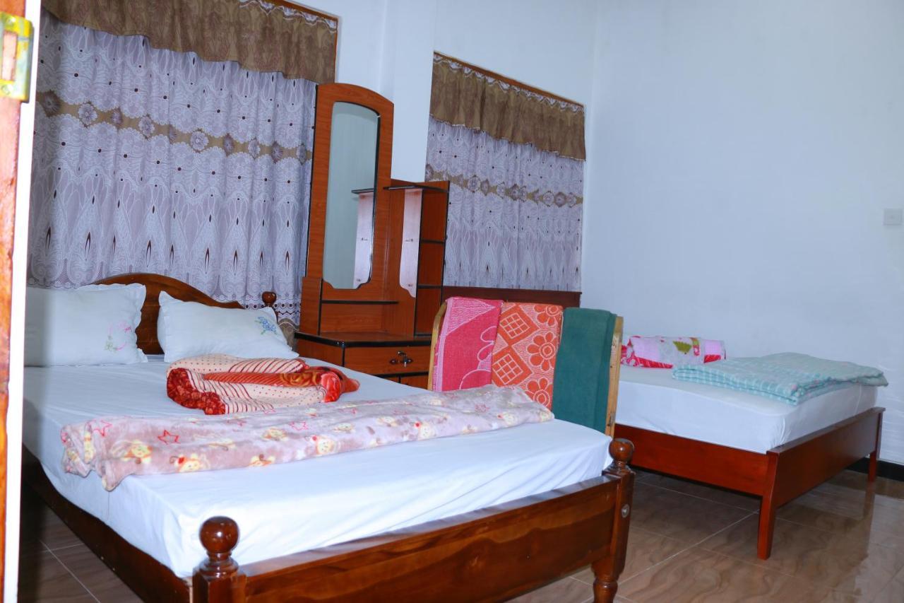 Subash Hotel 날라탄니야 외부 사진